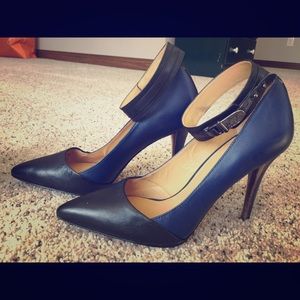 Brand new Coach heels size7. Offers considered.